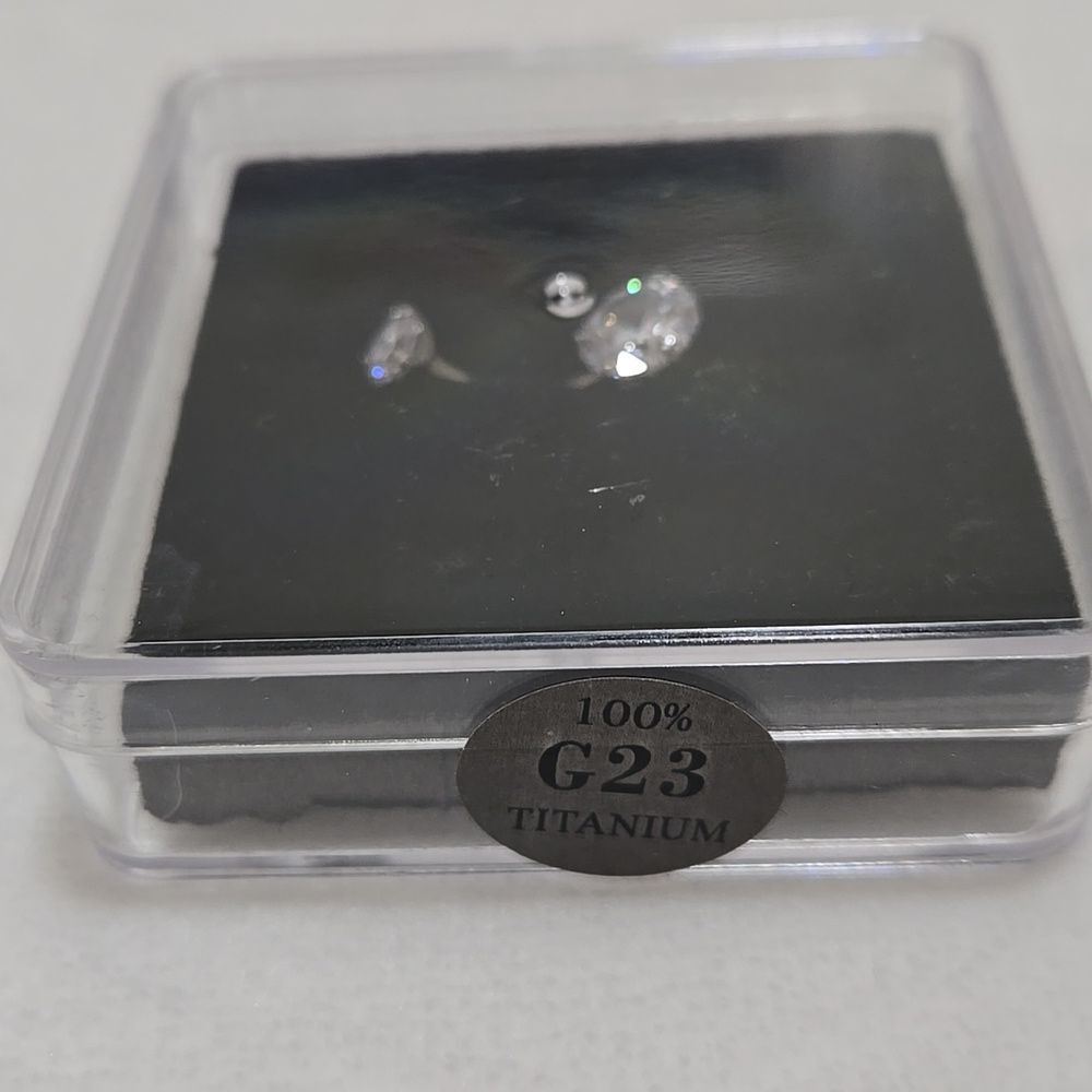 Titanium And Crystal Belly Button Ring, New In Box - Picture 3 of 5